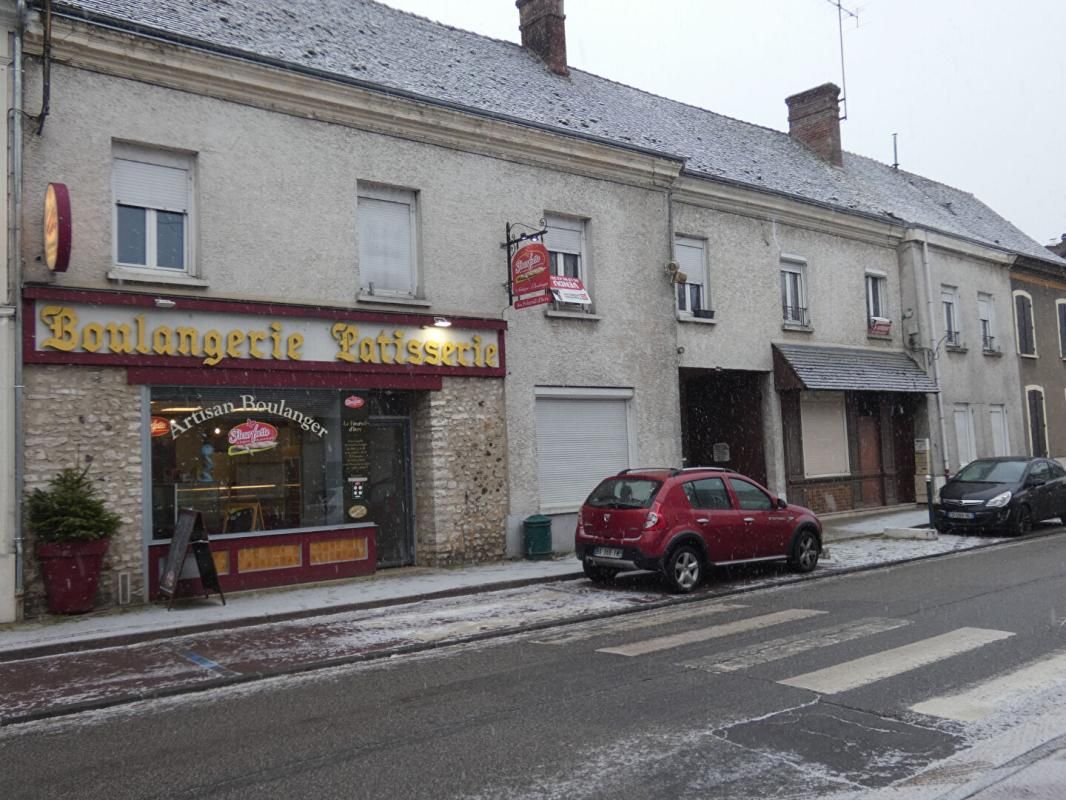 IVRY-LA-BATAILLE Immeuble  16 pièce(s) 460 m2 1