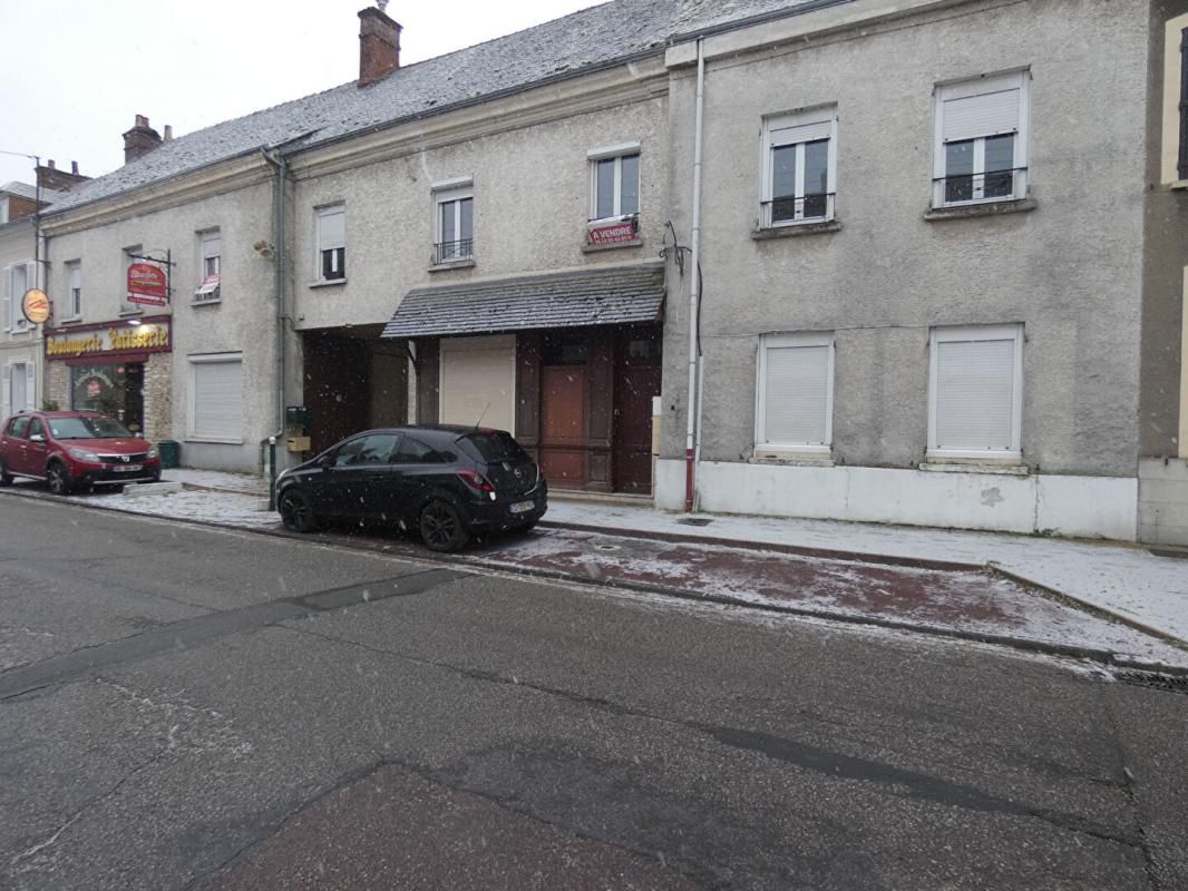 IVRY-LA-BATAILLE Immeuble  16 pièce(s) 460 m2 2