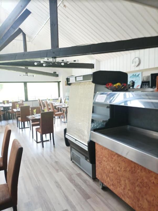 QUIMPER SECTEUR CHATEAUNEUF - Restaurant bien entretenu 300 M² 90 couverts Parking Visibilité 4