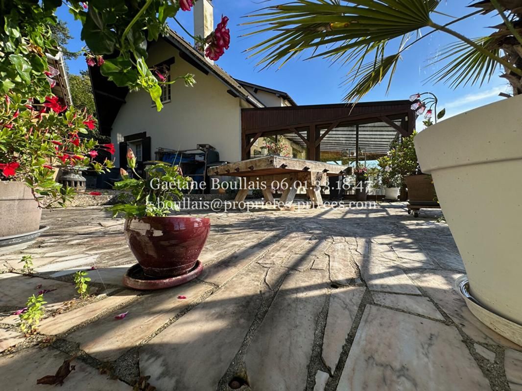 BRIONNE Maison proche BRIONNE 154.50 m2 4 chambres sous-sol piscine 294.000 3