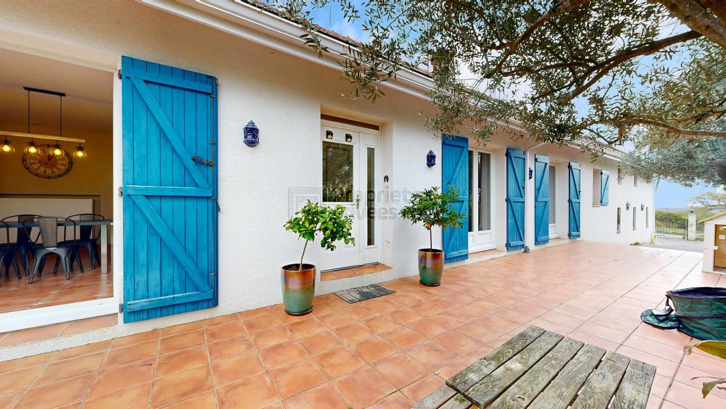 Maison MONTJOIRE 9 pièce(s) 260 m2