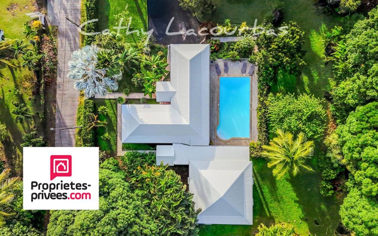 BOUILLANTE Rare, Villa d'architecte au coeur d'un parc paysager- Bouillante 2