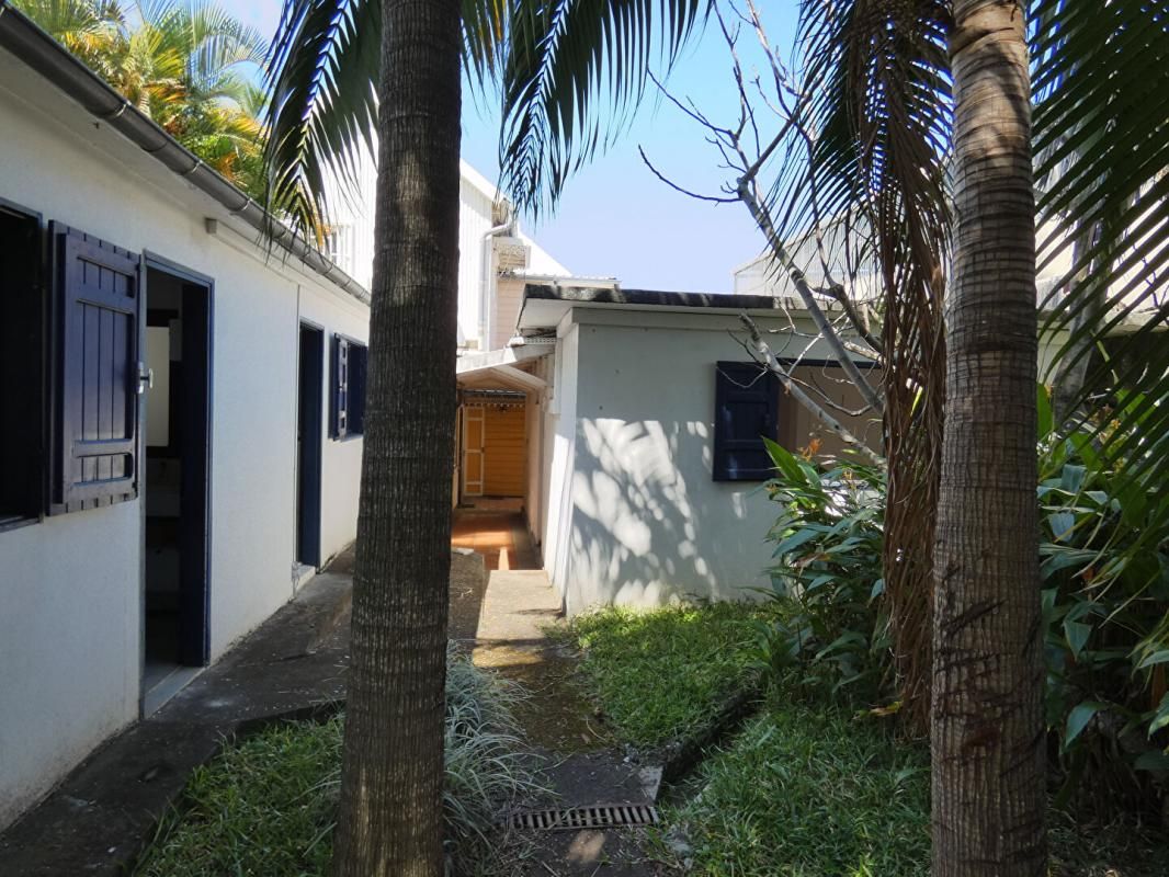 SAINT-JOSEPH 97480 Saint Joseph ensemble immobilier env 280m²  sur 610m² centre ville 3