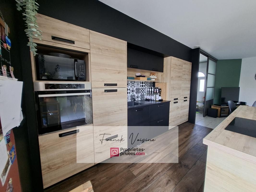 VENDRENNES A VENDRE à Vendrennes, Maison de 116 m2 env avec 3 chambres et 1 bureau sur parcelle de 778 m2 env 2