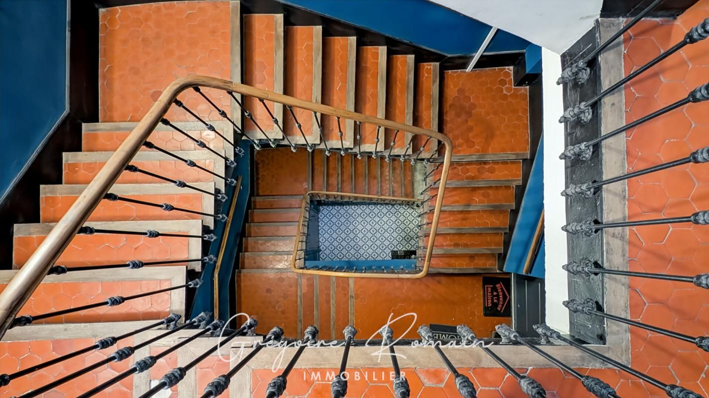 SAINT-CHAMAS Immeuble Saint Chamas 15 pièce(s) 314 m2 4