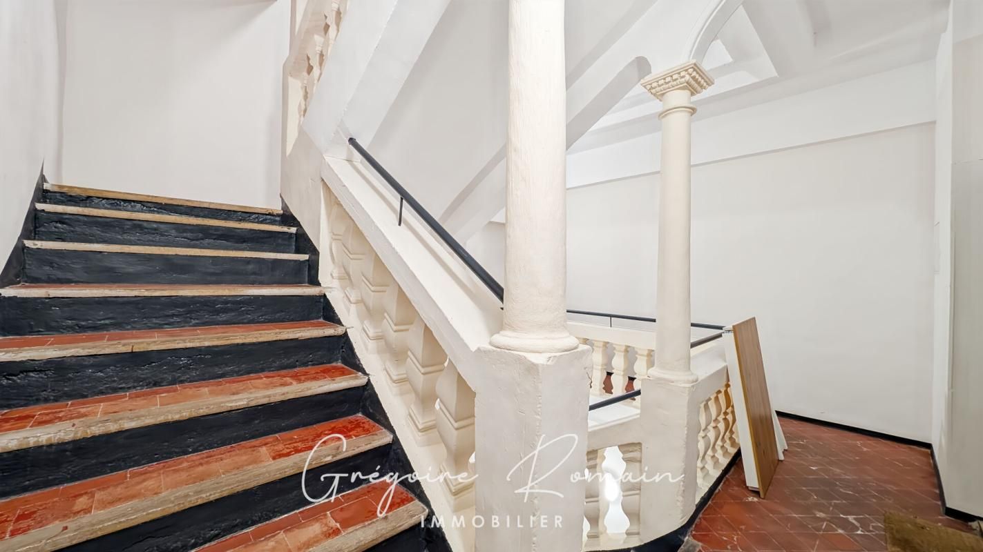 SAINT-CHAMAS Immeuble Saint Chamas 15 pièce(s) 314 m2 2