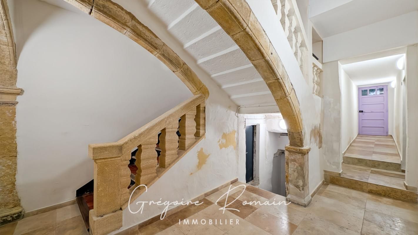 SAINT-CHAMAS Immeuble Saint Chamas 15 pièce(s) 314 m2 3