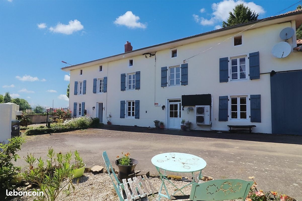 ORADOUR-SUR-VAYRES Trés belle maison en pierres et grange attenante 2