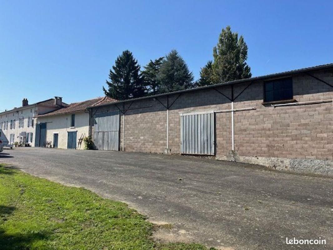 ORADOUR-SUR-VAYRES Trés belle maison en pierres et grange attenante 3