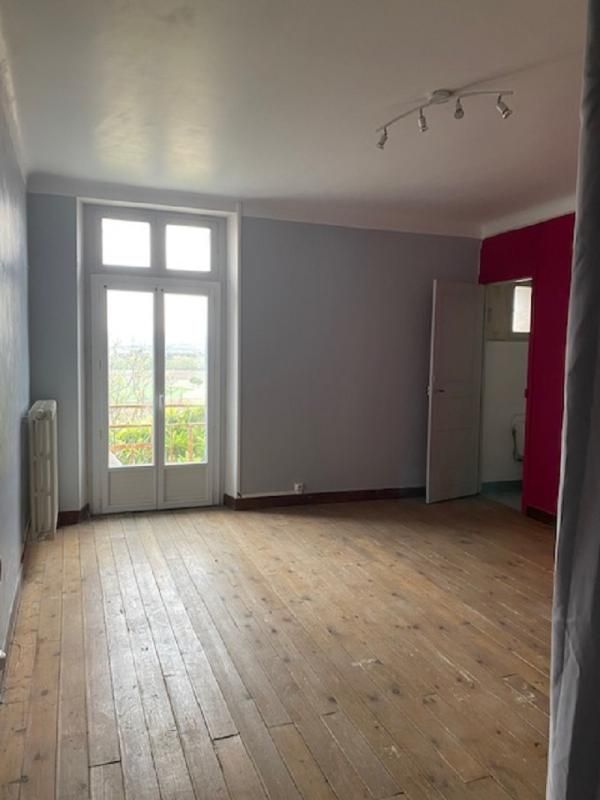 MALVIES Grande maison de 182 m²  à rénover, avec grande remise, cours et jardin ombragé 4