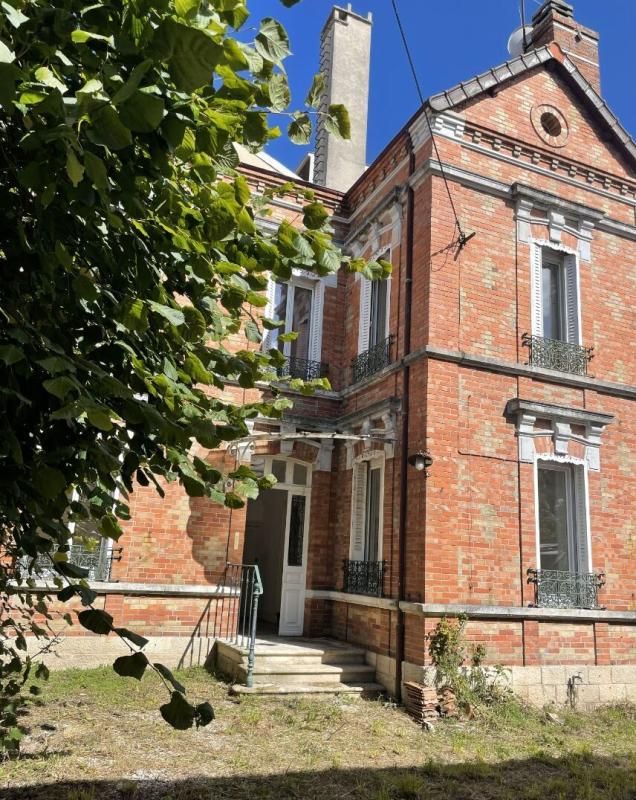 Maison Romilly Sur Seine 4 pièce(s) 83 m2 avec terrain, garage et dépendance