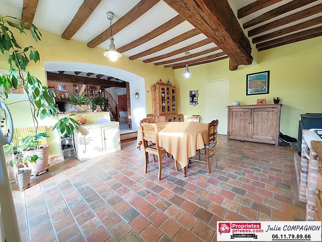 MONTREVAULT LONGERE DE CARACTERE 243 M² - 5 CHAMBRES - JARDIN - CARPORTS 3