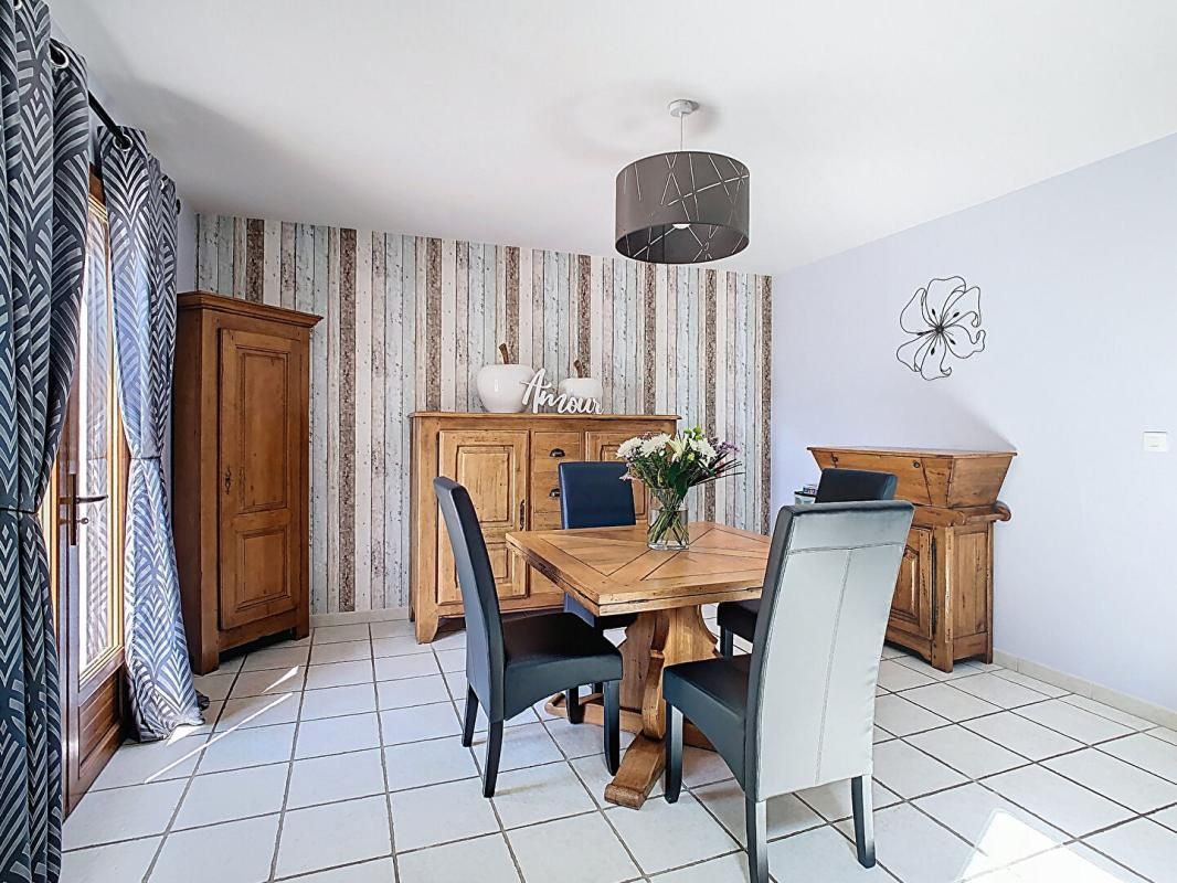 CAUFFRY PAVILLON INDEPENDANT - 180M² - 4 CHAMBRES - 2 BUREAUX - 1 DOUBLE GARAGE - 2 GRANDES DEPENDANCES - JARDIN - 60290 CAUFFRY 3