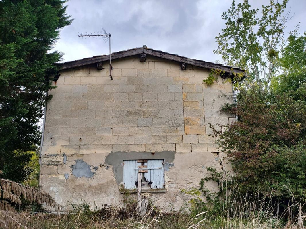 YVRAC MAISON 120 M² A RENOVER AVEC GARAGE + 850 M² DE TERRAIN 4