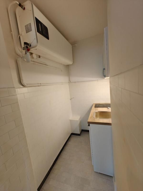 GRENOBLE Studio 20m²  Balcon de 6m², DPE C , clim réversible ,  hyper centre , 2ieme etage, parquet, balcon , rénové 4