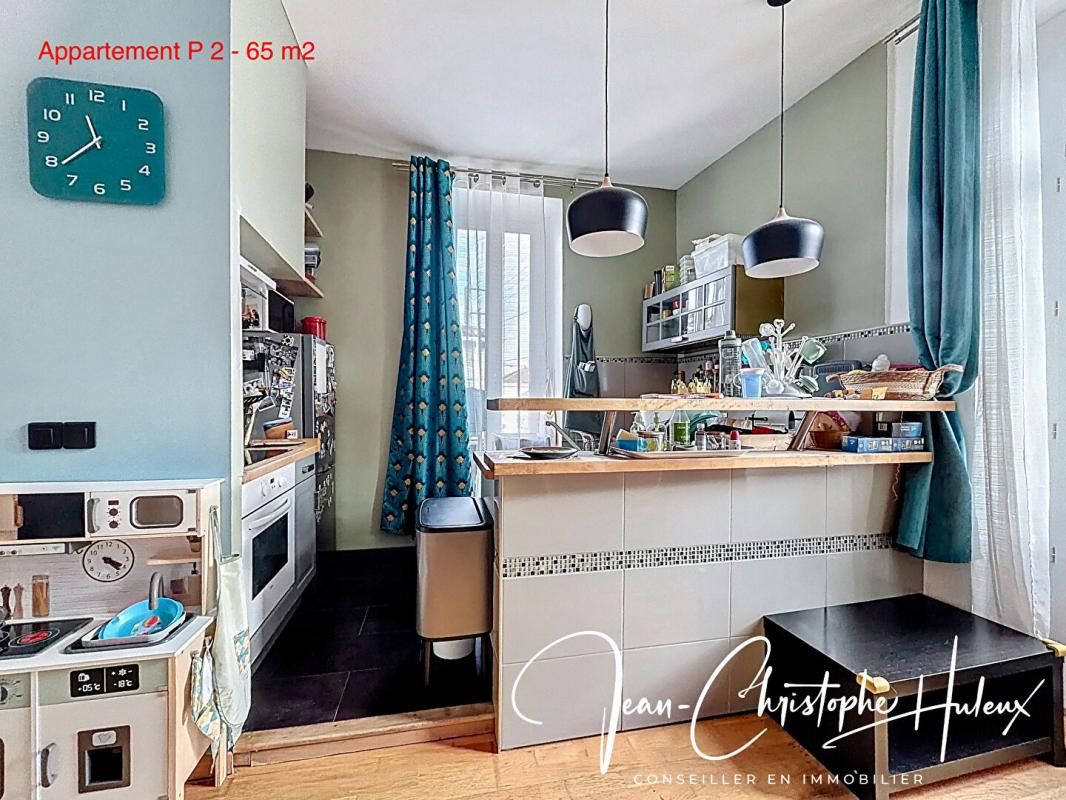 NIMES 30000 NIMES Immeuble de 3 Appartements loués 4