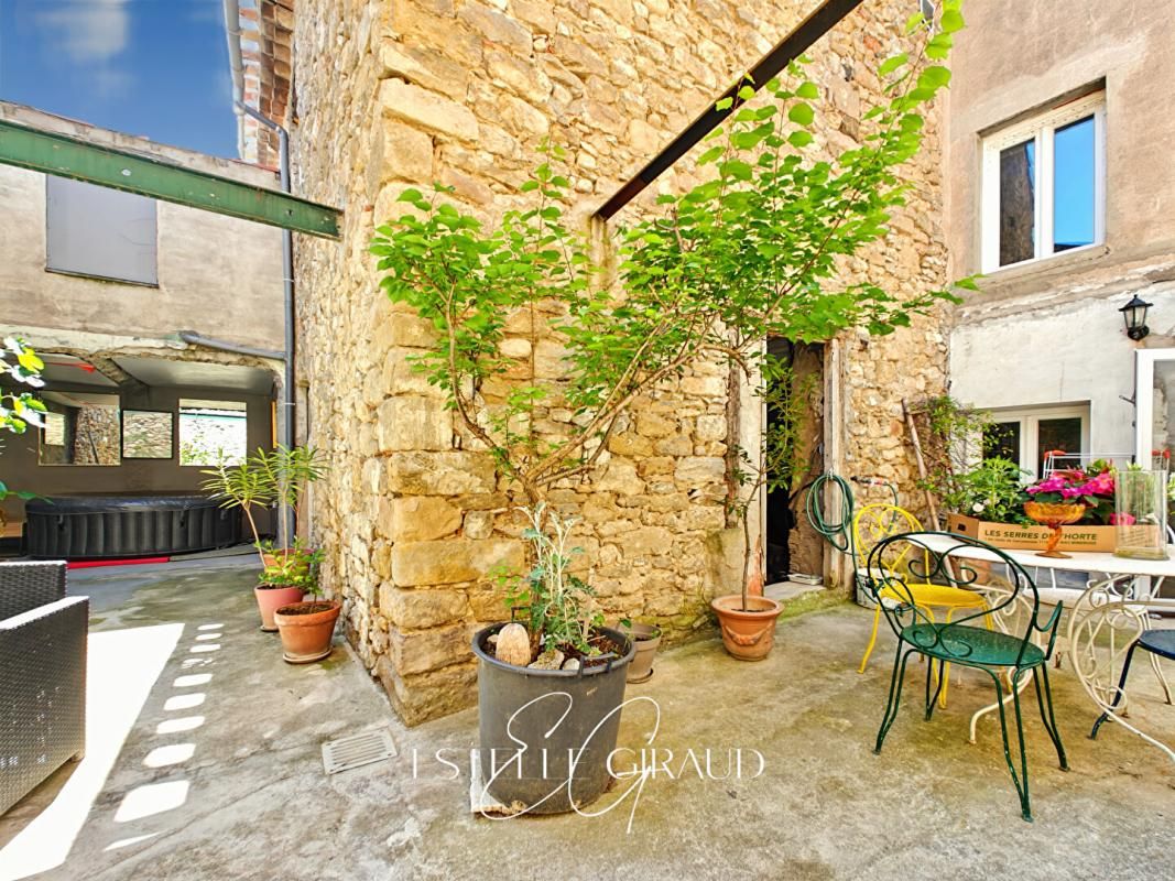 TREBES Maison de ville à Trèbes : 4 chambres, grand garage, cour 1