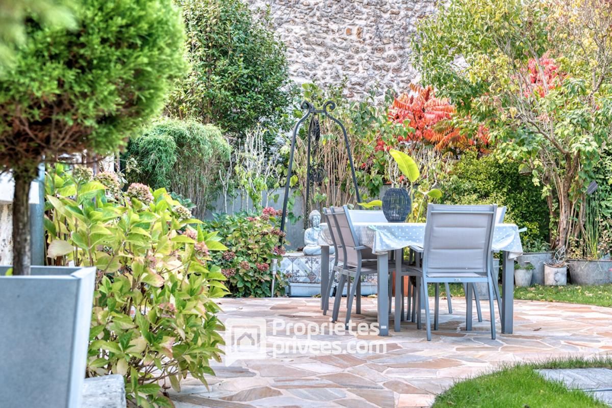 LIMOURS Corps de ferme rénové et sa partie indépendante 2