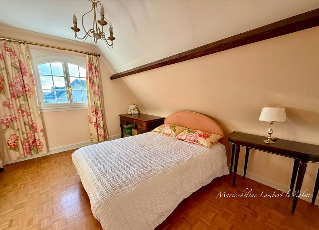 FONTAINE-LA-MALLET FONTAINE LA MALLET - VIE DE PLAIN PIED - MAISON 7 pièce(s) 170 m2 - JARDIN - SOUS-SOL - GARAGE 3