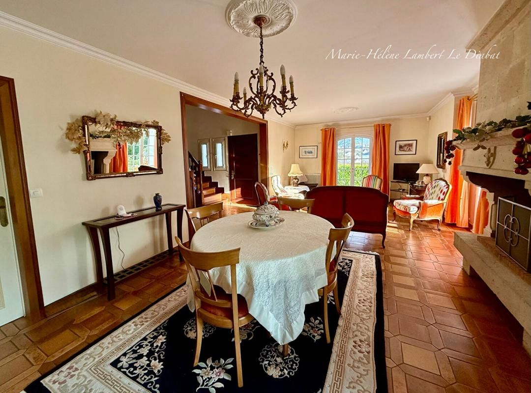 FONTAINE-LA-MALLET FONTAINE LA MALLET - VIE DE PLAIN PIED - MAISON 7 pièce(s) 170 m2 - JARDIN - SOUS-SOL - GARAGE 4