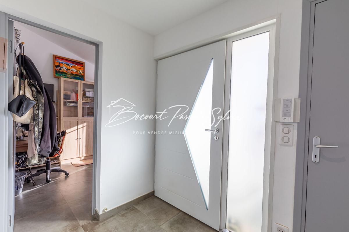 LE PONTET Maison à louer en Bail meublé - Le Pontet 93 m2 sur 340 m2 de jardin 2