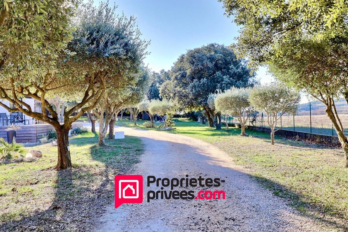 UZES Proche Uzès, Propriété  sur terrain arboré 4