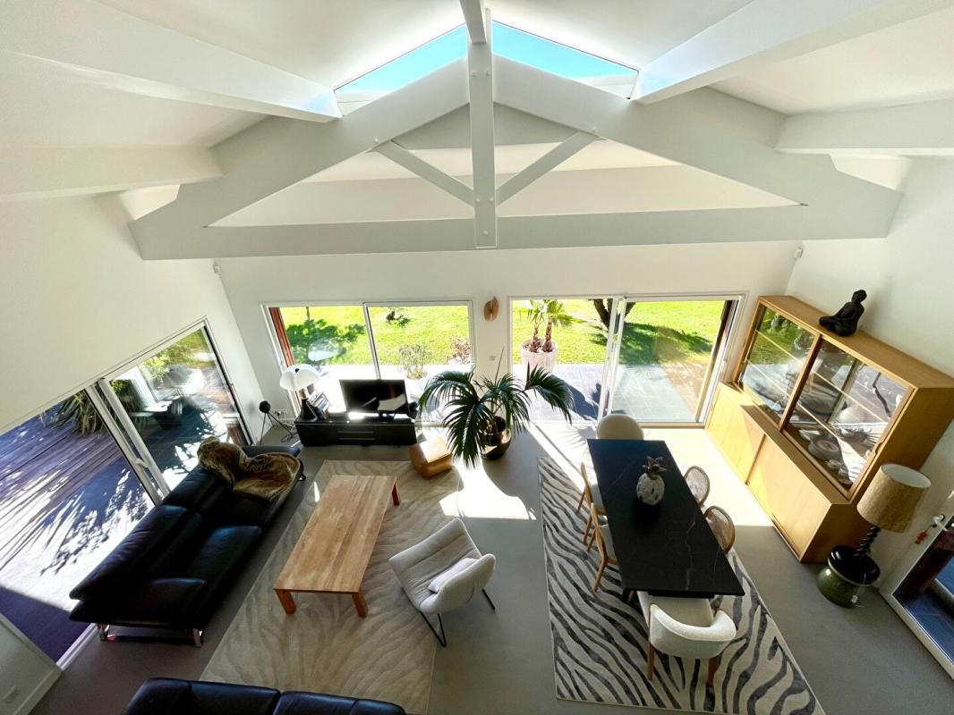 CESTAS Superbe Villa Cestas 5 pièce(s) 210 m2 habitables + garages 1