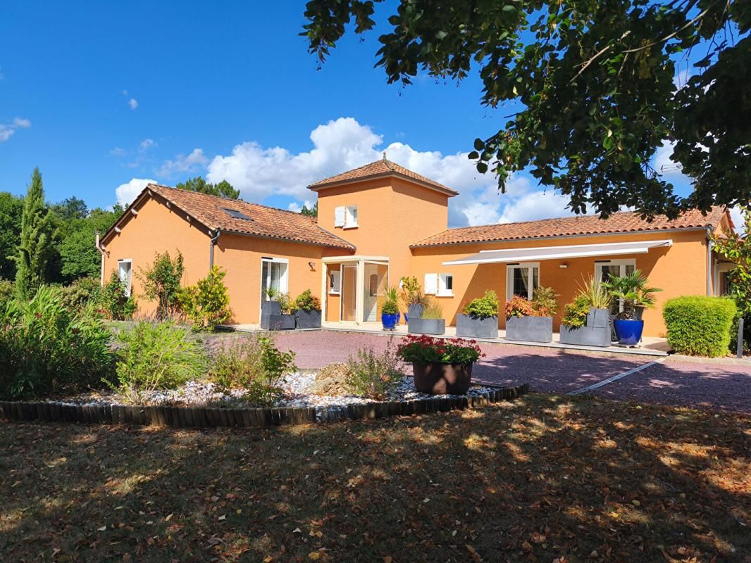 SARLIAC-SUR-L'ISLE Confortable maison contemporaine au calme, 4 chambres, séjour double avec cheminée, beau parc paysagé 1
