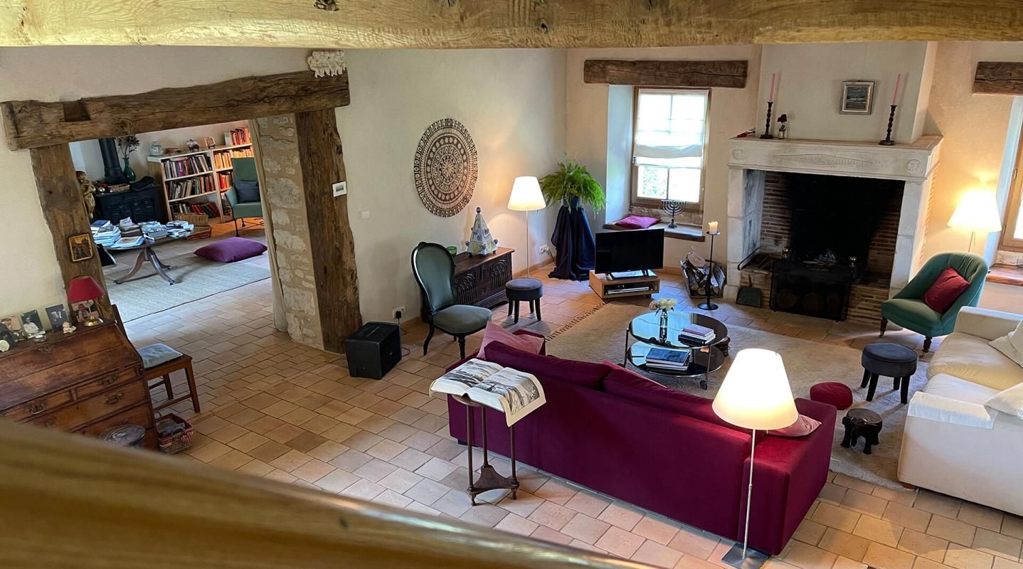 SAINTE-ALVERE Ferme de caractère rénovée, avec maison d'amis et garage, sur 12 hectares de terrain 3