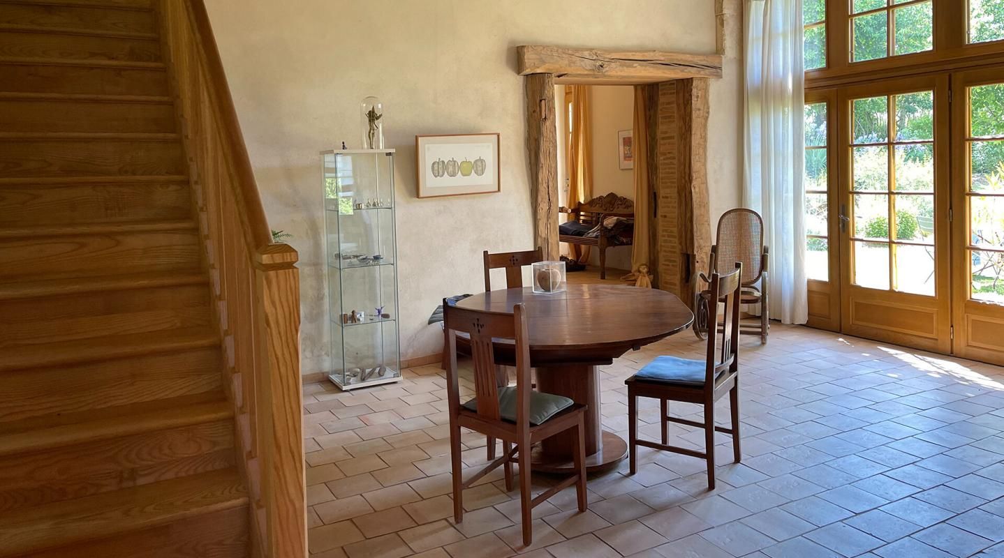 SAINTE-ALVERE Ferme de caractère rénovée, avec maison d'amis et garage, sur 12 hectares de terrain 4