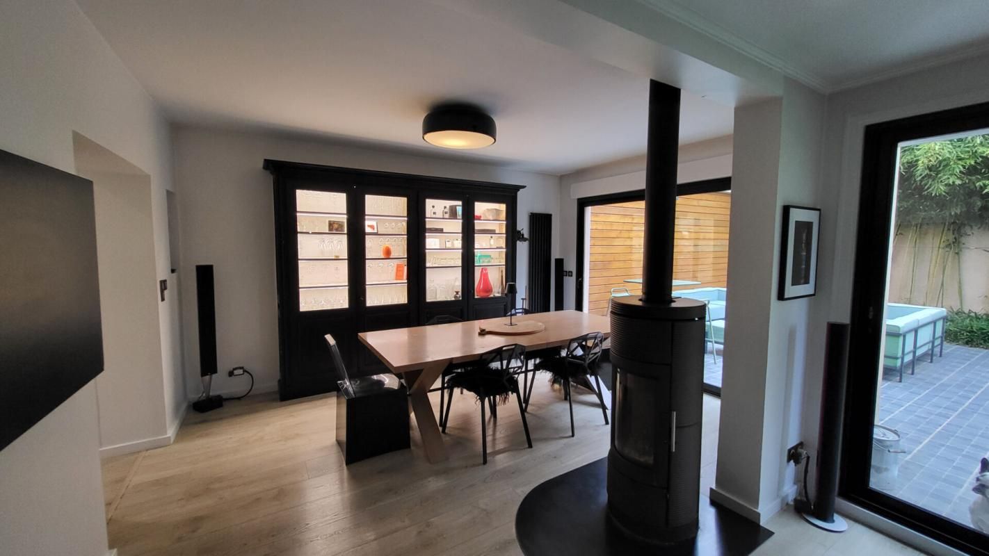 SAINT-QUENTIN Ensemble immobilier comprenant maison et local professionnel loué 3