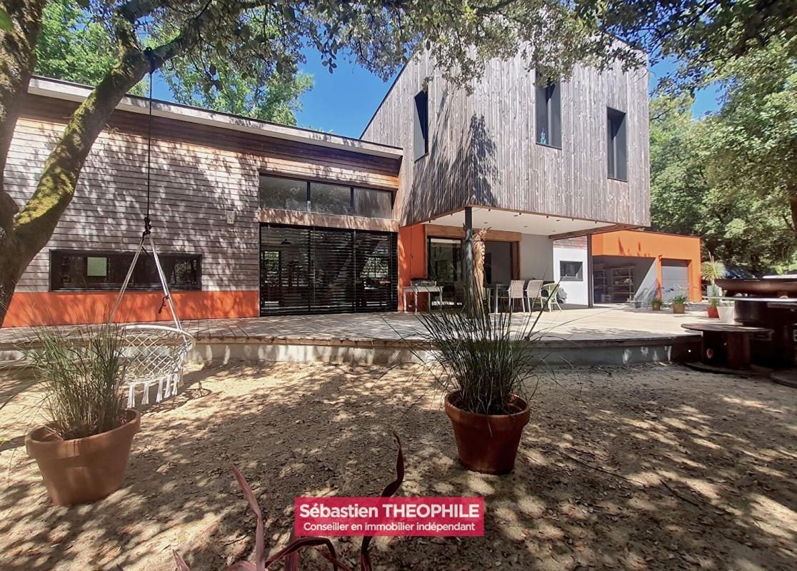 SAINT-HILAIRE-DE-RIEZ Maison d'architecte T5 au coeur d'un parc boisé 1