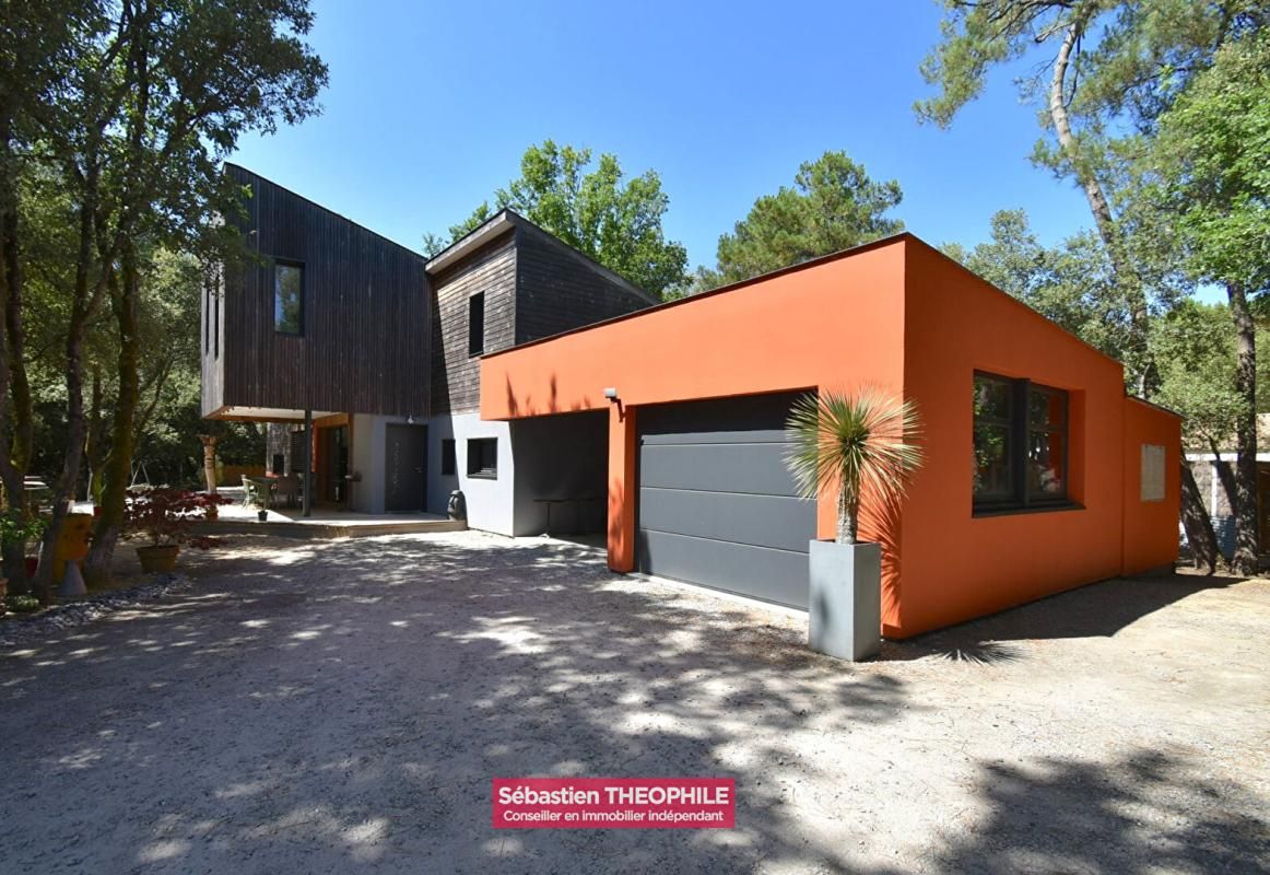 SAINT-HILAIRE-DE-RIEZ Maison d'architecte T5 au coeur d'un parc boisé 2