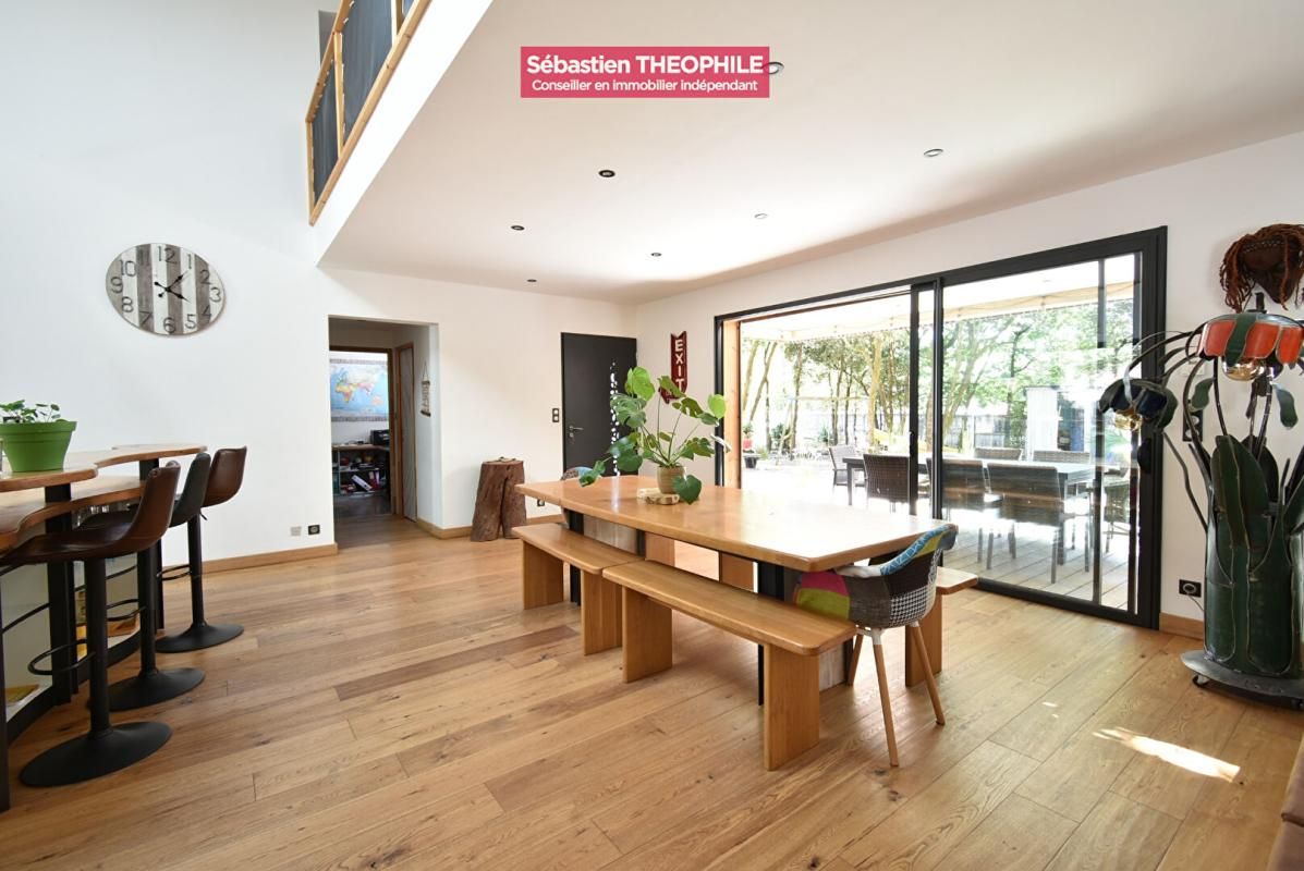 SAINT-HILAIRE-DE-RIEZ Maison d'architecte T5 au coeur d'un parc boisé 4