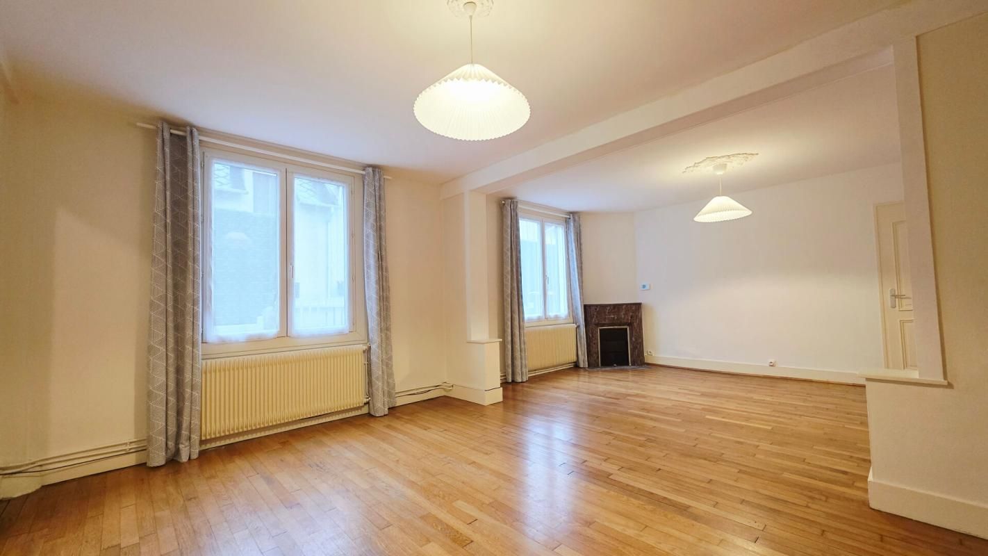 BOURGES BOURGES PROCHE CENTRE 134M² 5 PIECES 4 CHAMBRES GARAGE 3