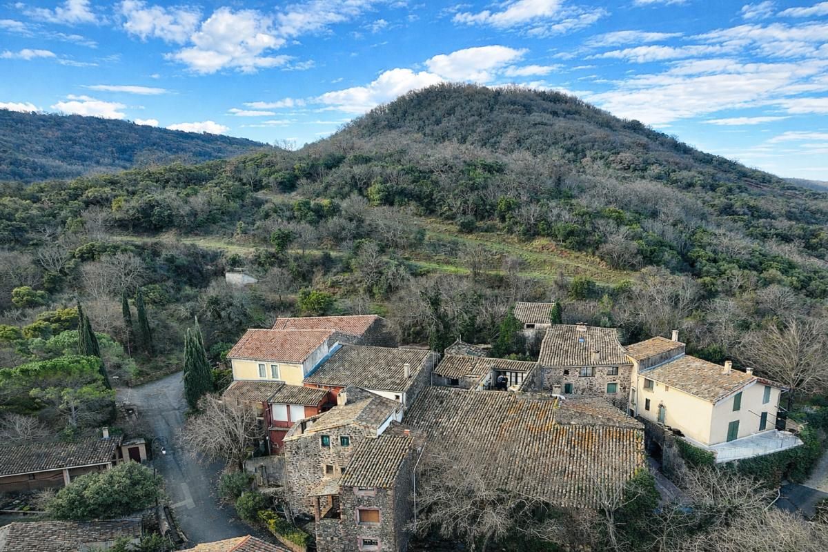 Maison de village pittoresque sur la colline de type 5 sur 105 m2