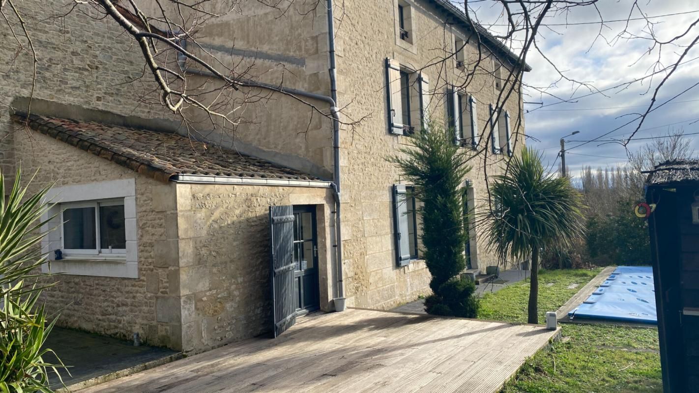 ECHIRE ÉCHIRÉ centre (79410)| MAISON 233 m2 EN PIERRE AVEC PISCINE 3