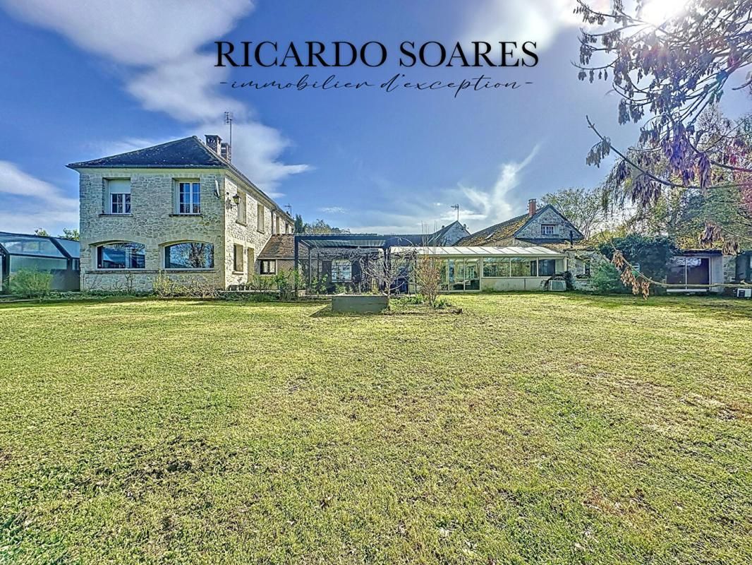SENLIS DEMEURE D'EXCEPTION / 500m2 / 4 SUITES / PISCINE / SALLE DE JEUX / TERRAIN 2700m2 1