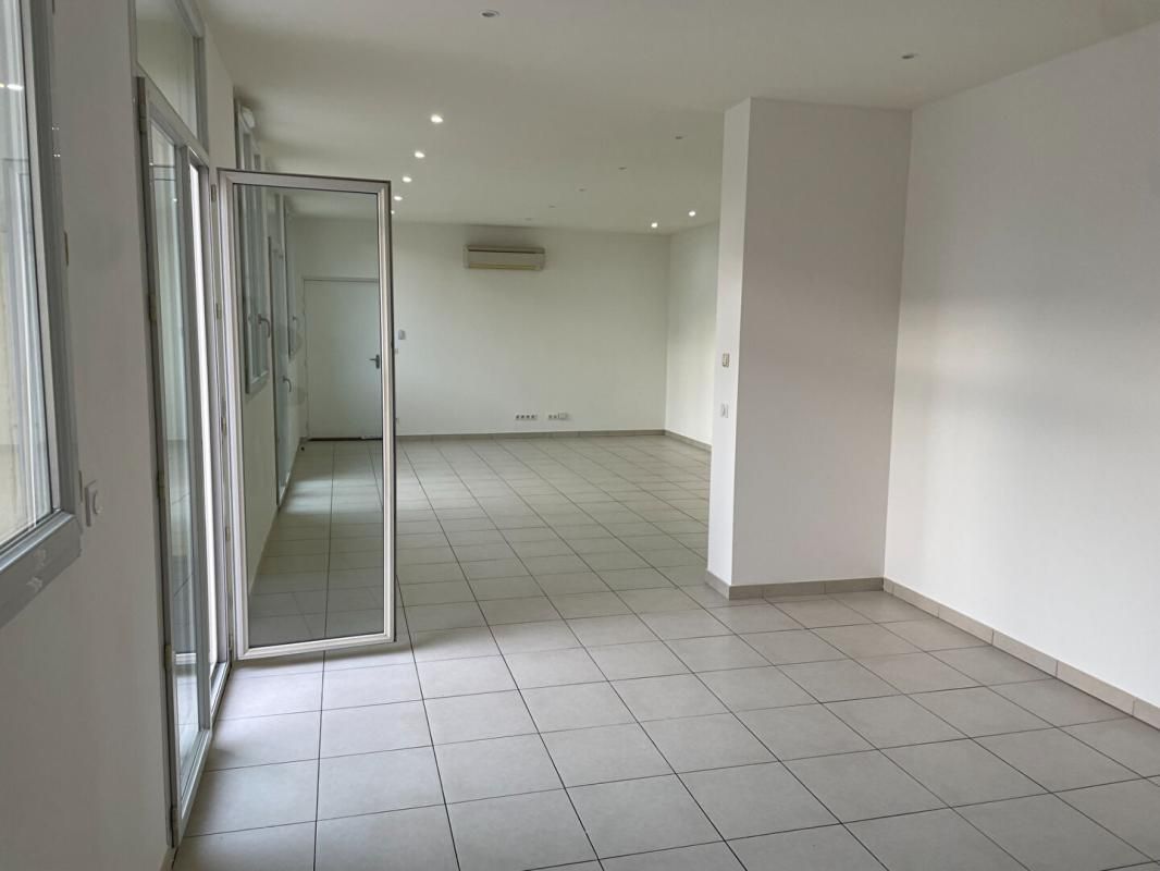 ELNE Appartement  de 118 m²  proche commerces  - terrasse de 60 m2 2