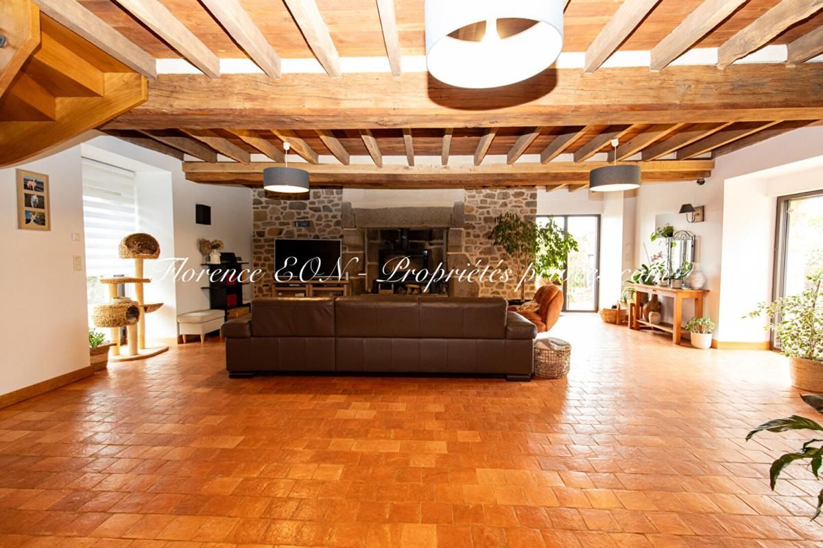 MONTREUIL-DES-LANDES Maison Montreuil Des Landes 5 pièce(s) 218 m2 2