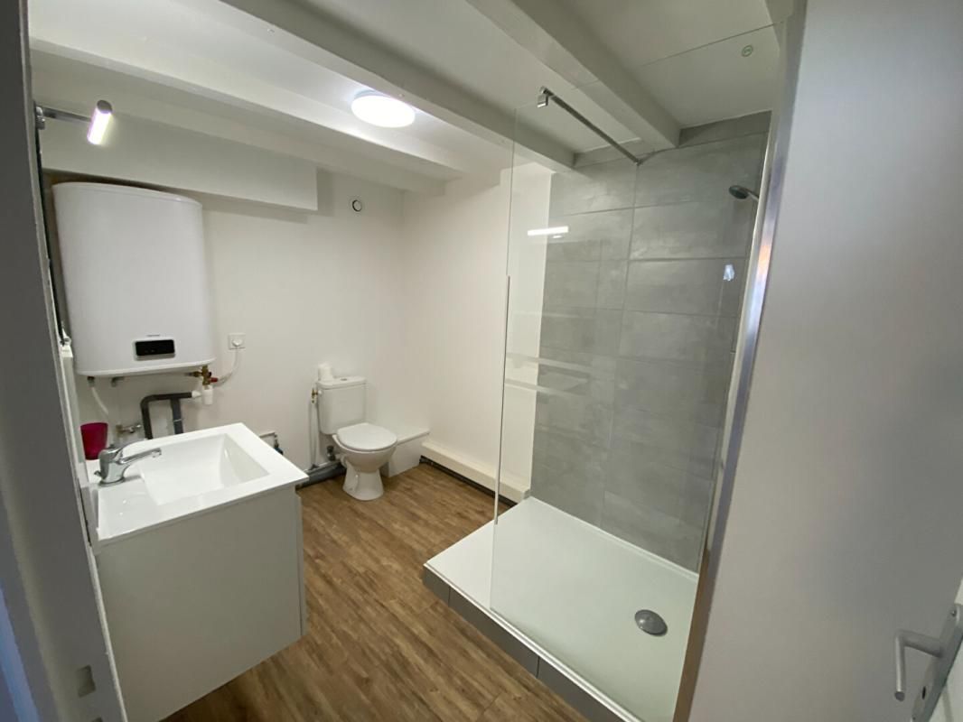 SAINT-CHAMAS À louer ? Charmant T2 rénové en centre-ville de Saint-Chamas 4