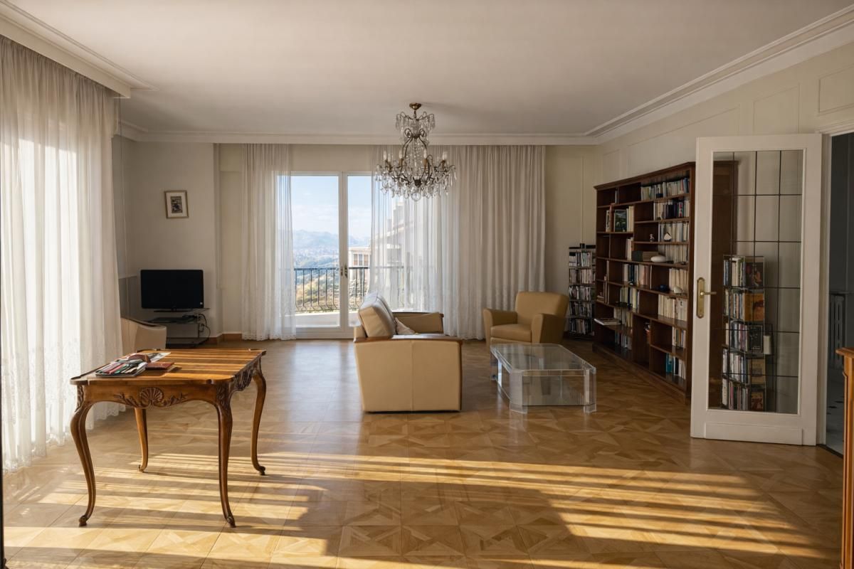 MARSEILLE-7E-ARRONDISSEMENT Appartement de standing à rénover avec vues mer -Quartier de la Corderie 4