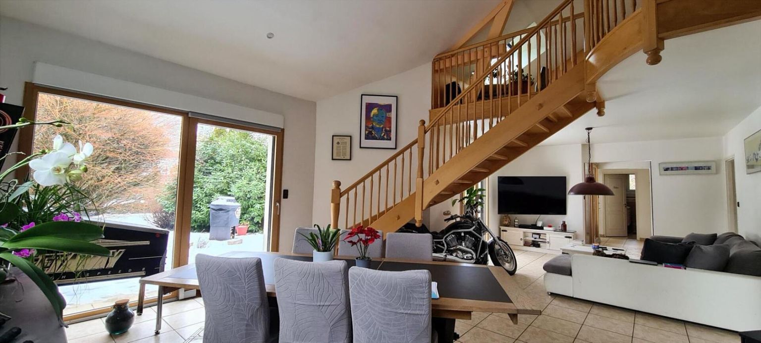 BADEVEL Villa d'architecte avec piscine sur grand terrain arboré 1