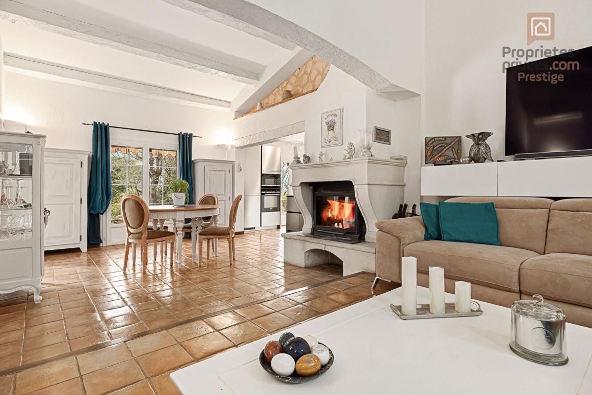 SAINT-PAUL-EN-FORET Superbe propriété de charme à Saint-Paul-en-Forêt avec dépendance et prestations haut de gamme 3