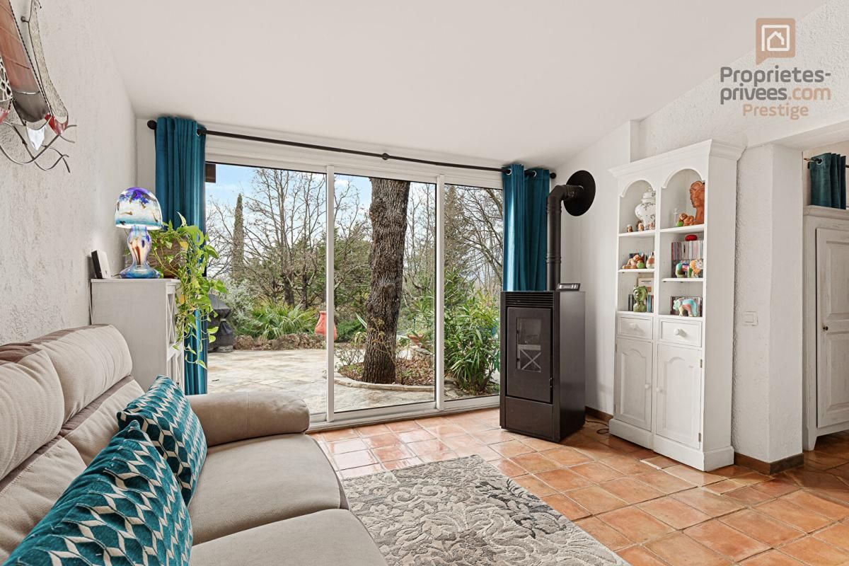 SAINT-PAUL-EN-FORET Superbe propriété de charme à Saint-Paul-en-Forêt avec dépendance et prestations haut de gamme 4