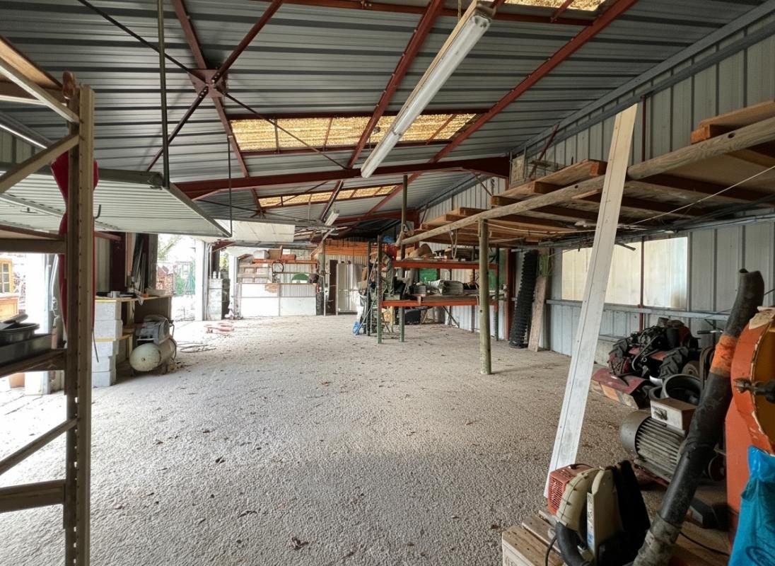 GEX Gex ? Maison + stockage dans zone commerciale 2