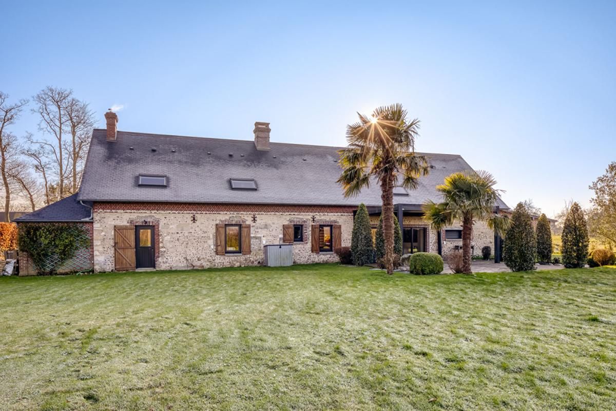 ETRETAT briques et silex sur terrain plat, 281 m2 6-7 chambres / beaux volumes de vie 3