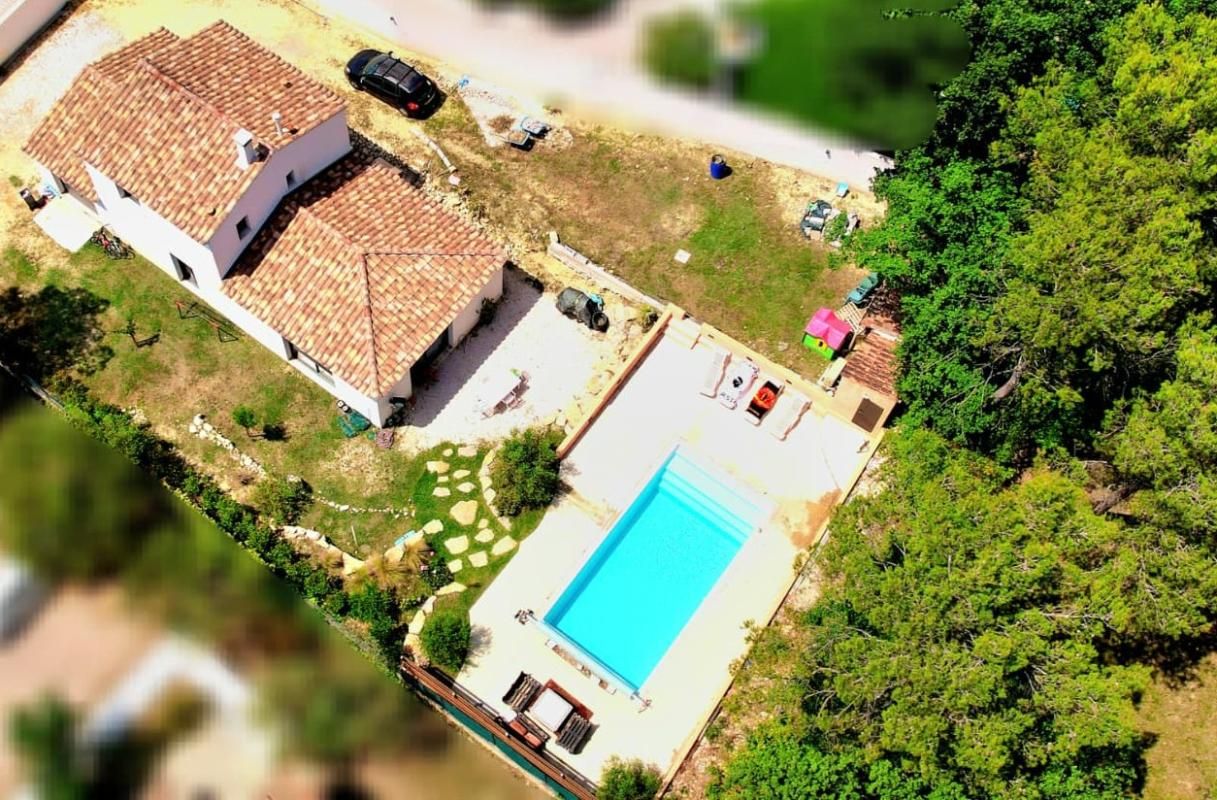 GAREOULT Villa T5 de 120 m2 avec garage et piscine sur terrain 841m² - GAREOULT 1