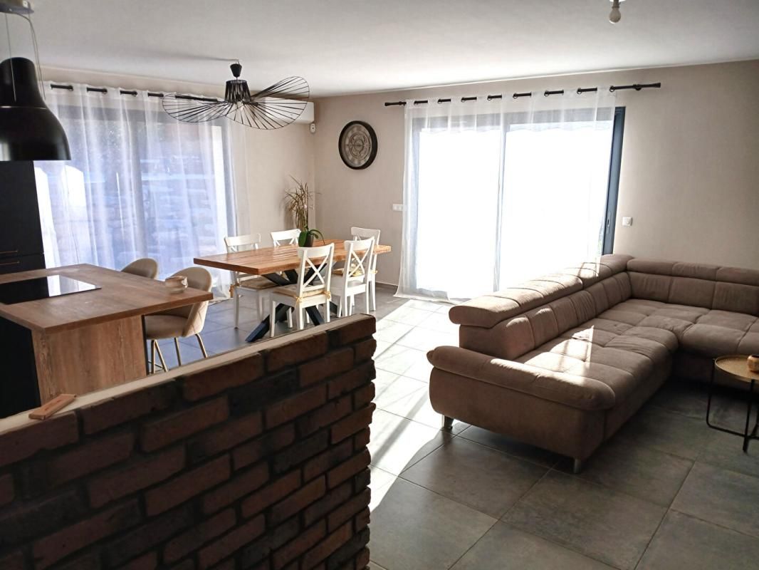 GAREOULT Villa T5 de 120 m2 avec garage et piscine sur terrain 841m² - GAREOULT 3