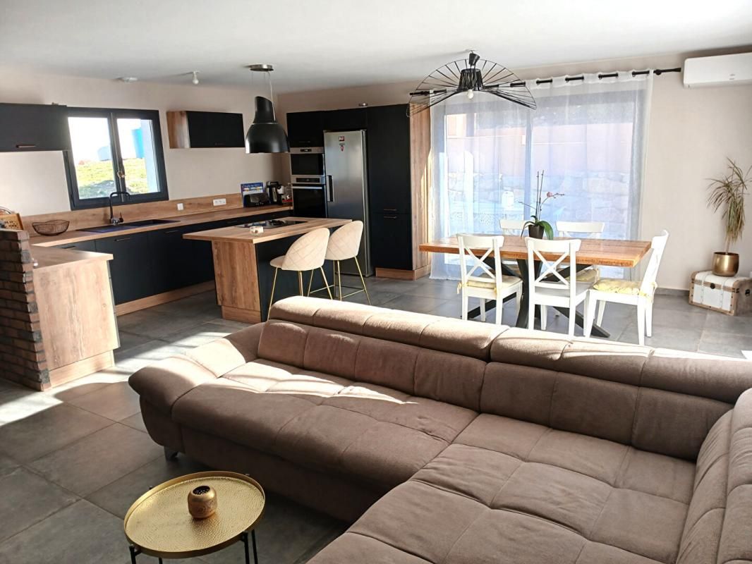 GAREOULT Villa T5 de 120 m2 avec garage et piscine sur terrain 841m² - GAREOULT 4